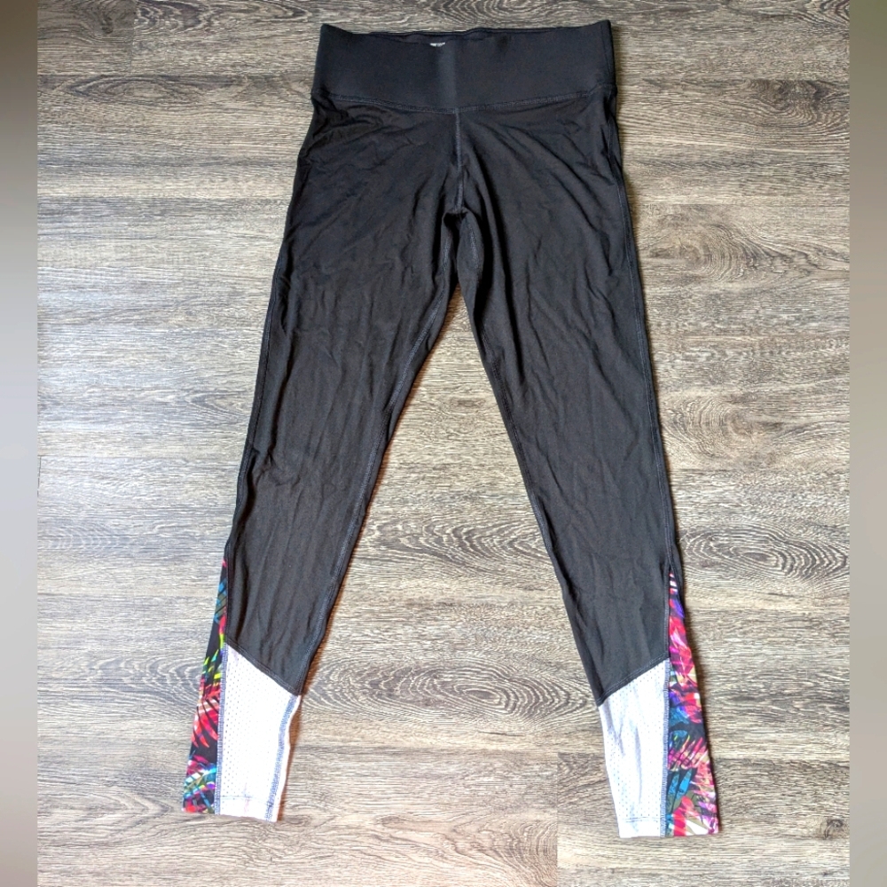 NWOT Small PINK Ultimate By Victoria's Secret Black leggings